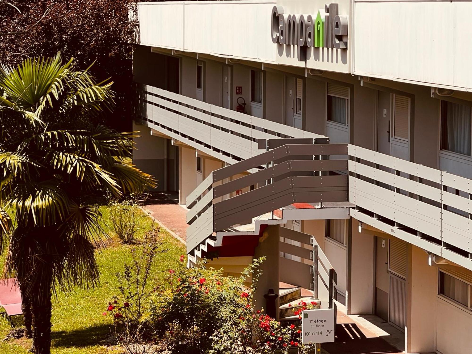 Отель Campanile Lyon Nord - Экюли Экстерьер фото